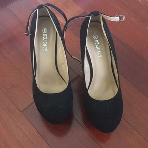 Black wedges